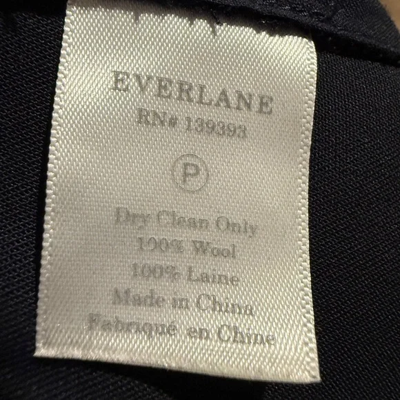 Everlane Italian GoWeave 100% Wool Pull-On Ankle Pant in Black - Size 16 - Picture 5 of 12